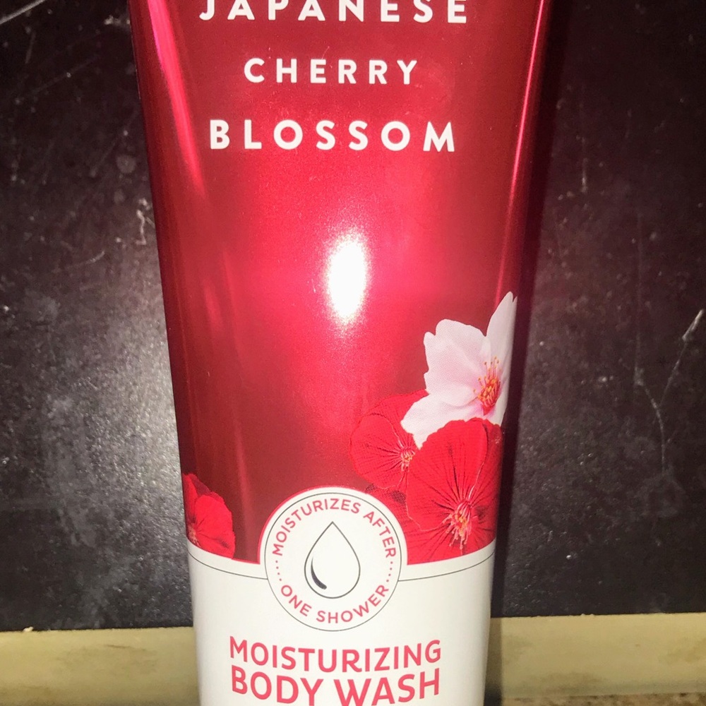 BATH&BODY WORKS JAPANESE CHERRY BLOSSOM~BODY WASH